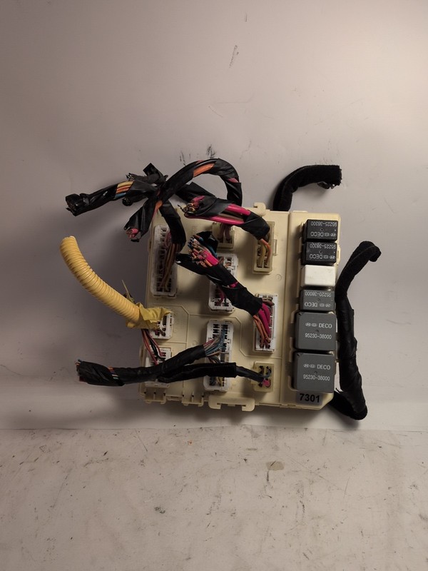 02 03 04 05 Hyundai Sonata Interior Cabin Fuse Box Relay Block Panel 954003D300