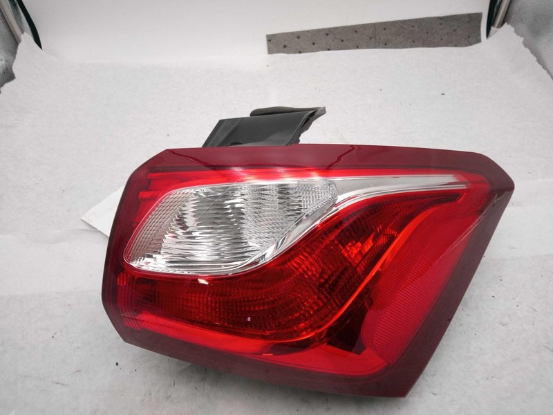2018 Chevrolet Equinox Right Tail Light Assembly Blue OEM 675609 69K Miles