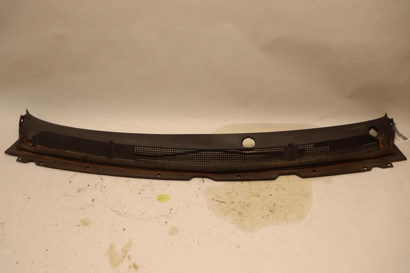 2013-2019 CADILLAC XTS FRONT WINDSHIELD COWL GRILLE VENT COVER PANEL OEM