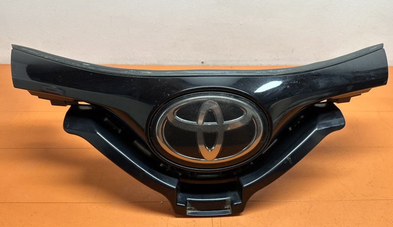5314142020 | 2018 2019 TOYOTA CHR OEM Upper Grille W/Emblem OEM Black