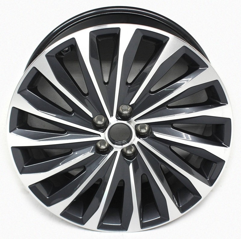 OEM 20 Inch alloy wheel For Hyundai Palisade Machined face 52910S8820, Scratched