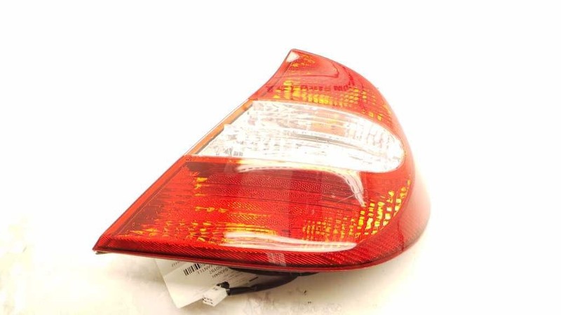 02-04 TOYOTA CAMRY PASSENGER SIDE REAR RIGHT TAIL LIGHT ASSEMBLY