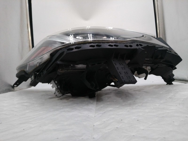 Used Right Headlight Assembly fits: 2019 Subaru Forester LED projection w/o adap