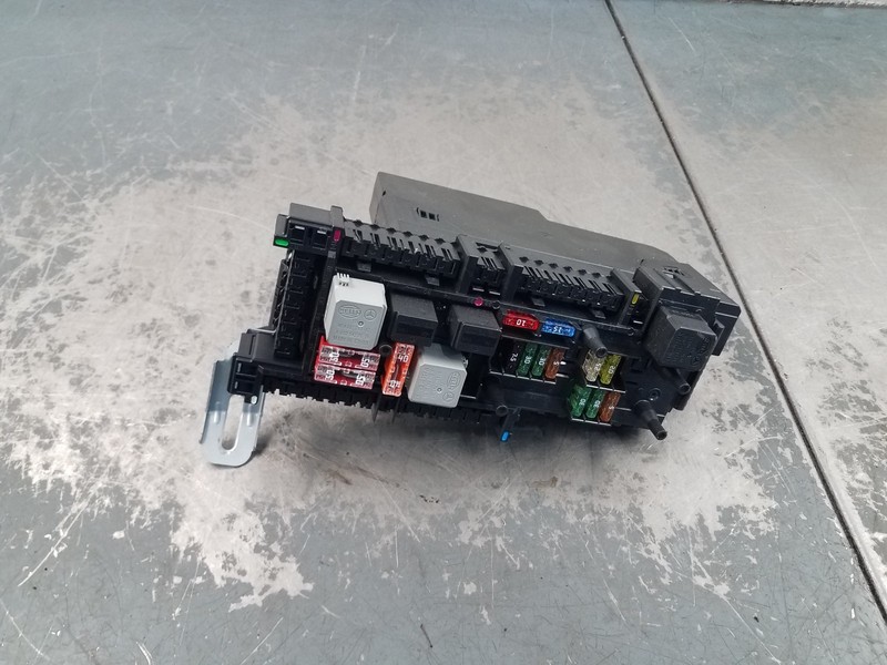 2014 Mercedes AMG E 63 S Rear Sam Relay Fuse Box #7111 VV4