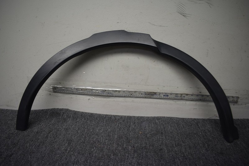 LAND ROVER DISCOVERY REAR WHEEL ARCH TRIM FACTORY OEM