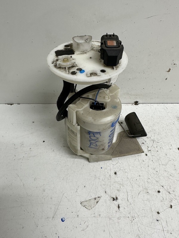 2007-2011 Toyota Camry 2.4L VIN B 5th digit Fuel Pump w Sending Unit & Bracket