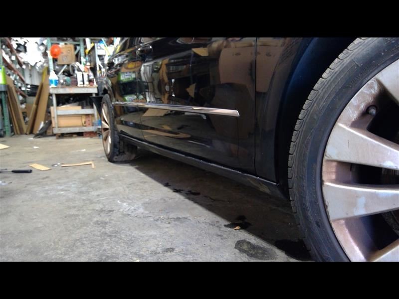 2009-2017 CC VOLKS Right Rocker Panel Moulding 1345187