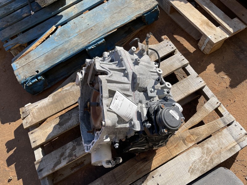 19-20 VOLVO XC40 AWD 2.0L AUTOMATIC TRANSMISSION CORE/ DAMAGED