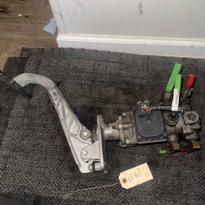 Freightliner Wabco Foot Brake 461 333 008 012-20222-000