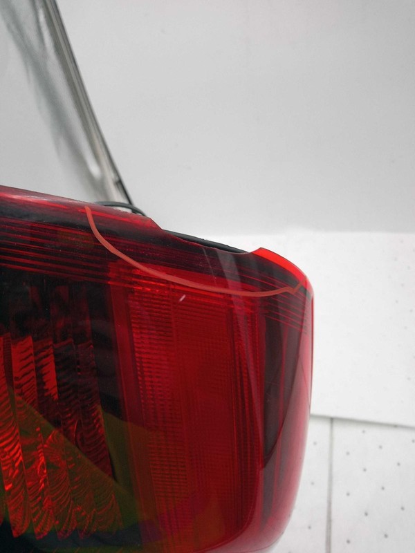 2019 Nissan Rogue Sport Right Tail Light Assembly - Broken Lens - Blue
