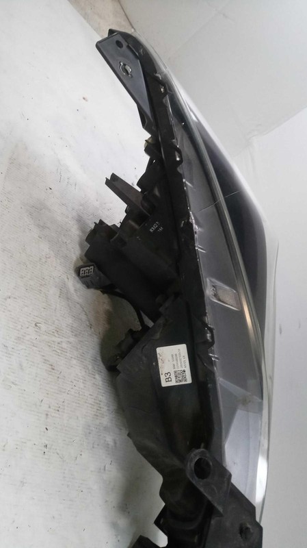 2018 MAZDA 3 Left Silver Headlight Assembly 684318 Used 120K Miles