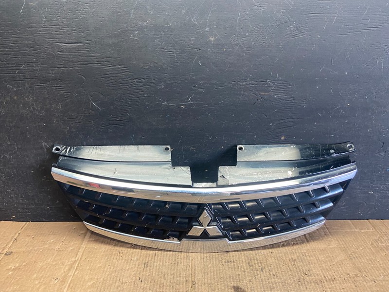 2007 - 2009 Mitsubishi Outlander Front Upper Grill Grille OEM O6230 DG