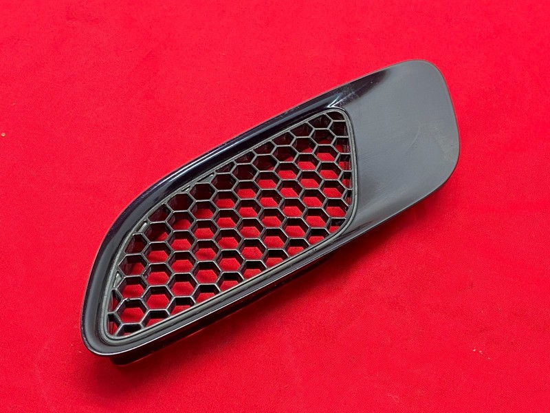 08-13 BMW E90 E92 E93 M3 Front Right Side Hood Air Vent Grill Trim Black OEM✅