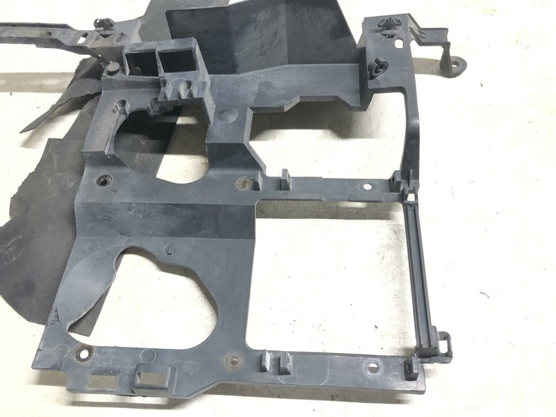 00-06 Chevrolet Suburban Driver Left Head Light Head Lamp Bracket Assembly Oem