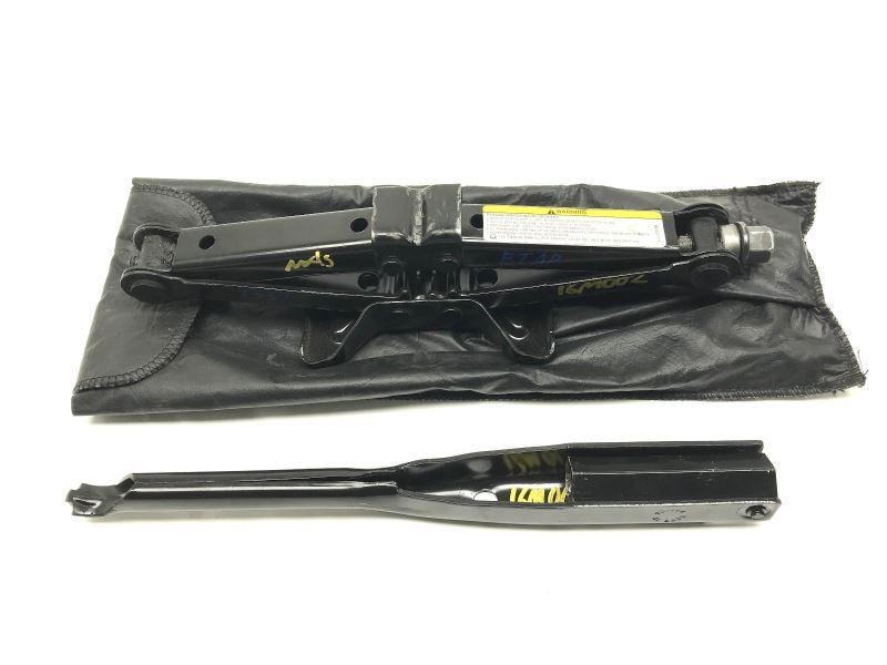 Jack and Tool Kit Assembly 5256625AD Fits 2001-2010 Chrysler PT Cruiser 60787