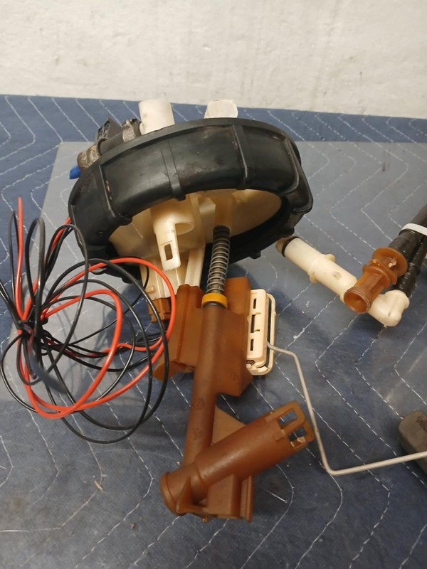 01-07 Mercedes W203 C240 C32 AMG Left & Right Side Fuel Pump Level Sensor Assy