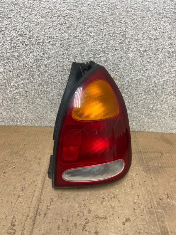 1996 to 2000 Hyundai Elantra Wagon Right Passenger Side Tail Light AA7174 DG