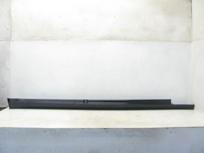 09-15 BMW F02 750Li 740Li ROCKER PANEL COVER MOLDING PASSENGER RIGHT OEM 100923C