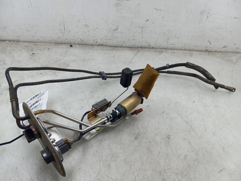 01-02 TOYOTA 4RUNNER 3.4L RWD AT GAS FUEL PUMP