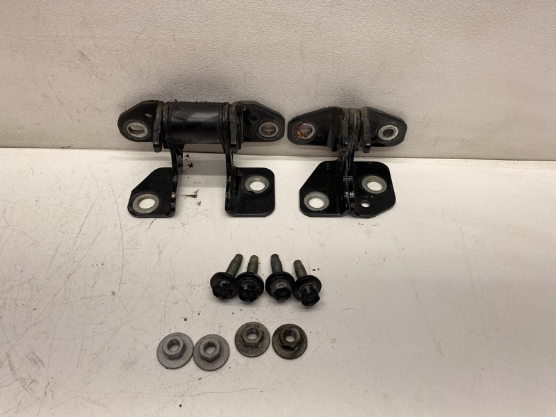 2014-2017 JEEP CHEROKEE RIGHT REAR DOOR HINGE HINGES SET BLACK W/ BOLTS OEM