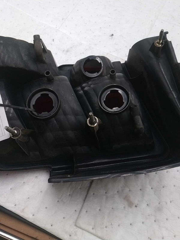 2000 Ford Mustang Left Tail Light Assembly White 447228 Used 208K Miles