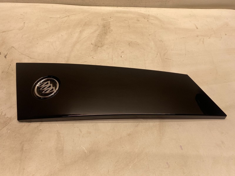 2013-2017 BUICK ENCLAVE RIGHT SIDE REAR WINDOW PILLAR MOLDING TRIM APPLIQUE OEM