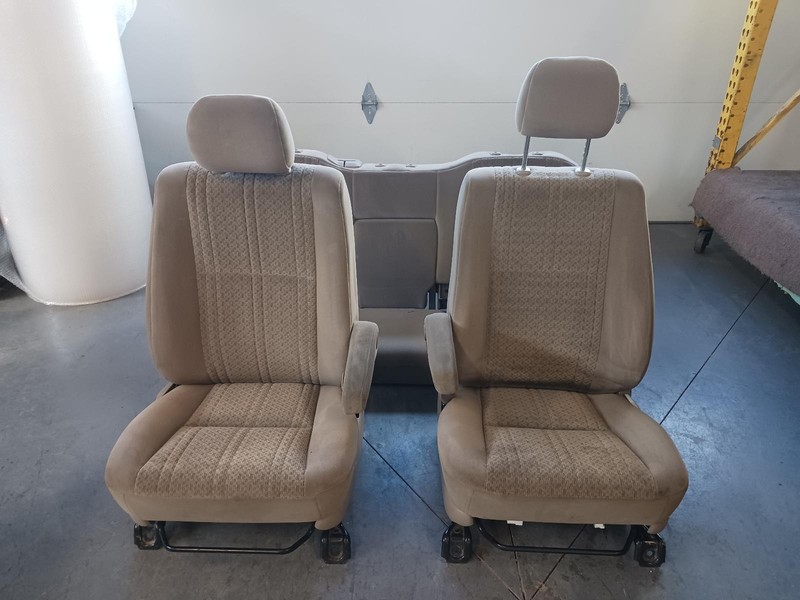 05-'06 TOYOTA TUNDRA Extended Cab SR5 manual tan cloth seat set OEM