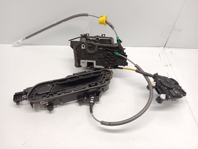 222-25 BMW G70 i7 740i 760i Left Rear Door Latch Lock Actuator Handle