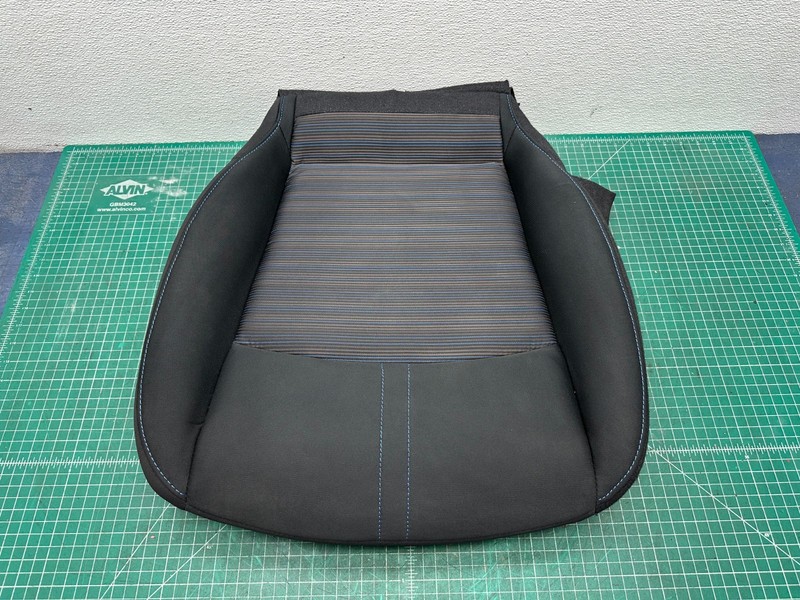 18-25 NISSAN LEAF - FRONT RIGHT PASSENGER SIDE SEAT LOWER CUSHION BOTTOM OEM