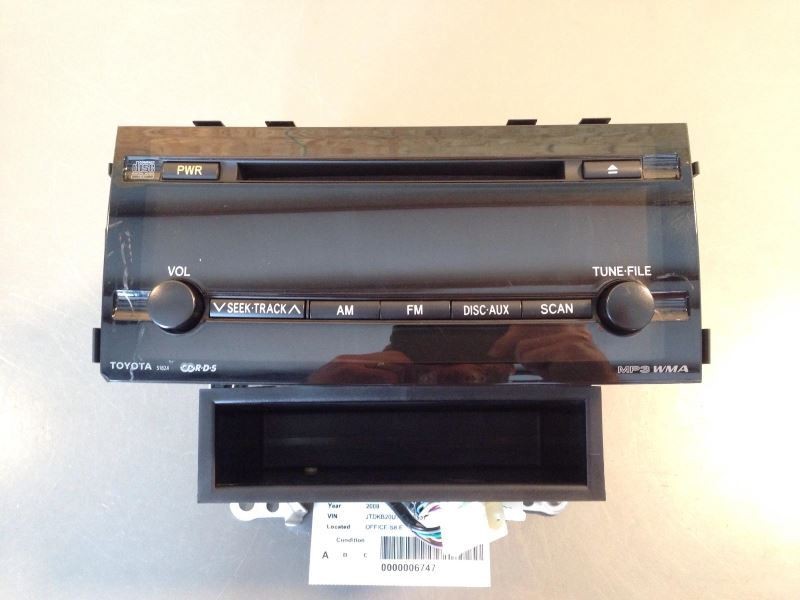 Radio Receiver AM-FM-CD ID 51824 86120-47200 Fits 2006-2009 Toyota Prius 14767