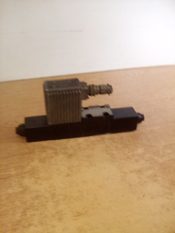 Parker D16FXE01D20 Valve 24VDC 5000 PSI