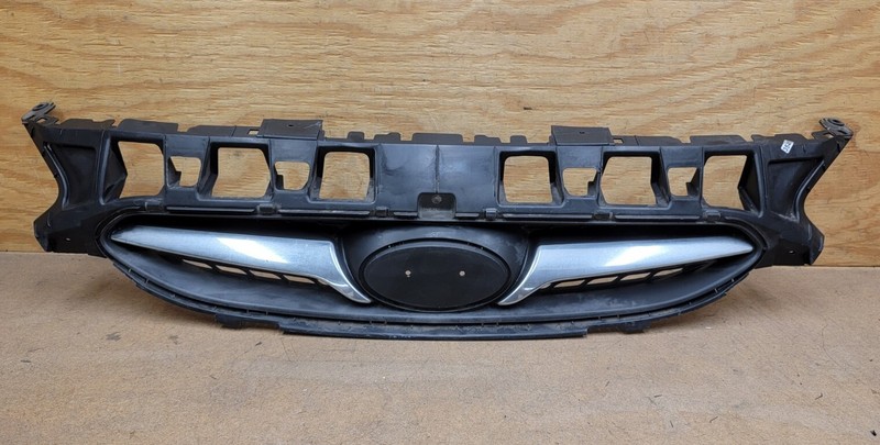 2012 - 2014 Hyundai Accent Front Bumper Grille Assembly Upper OEM 863501R100
