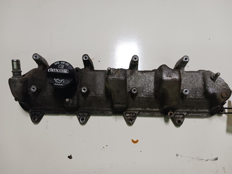 2016 GMC YUKON left side Valve Cover 6.2L OEM 16