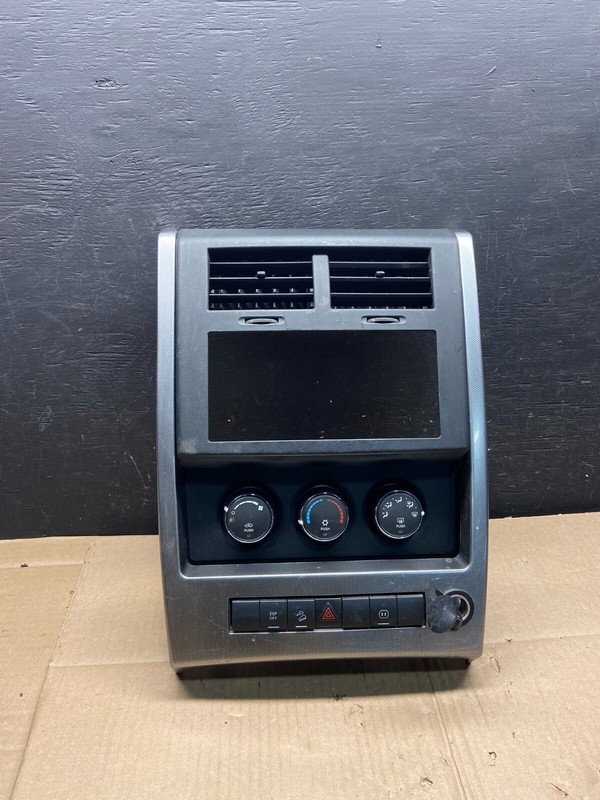 2008 to 2012 Jeep Liberty Dash Climate Temperature Control Radio Bezel L5329 DG