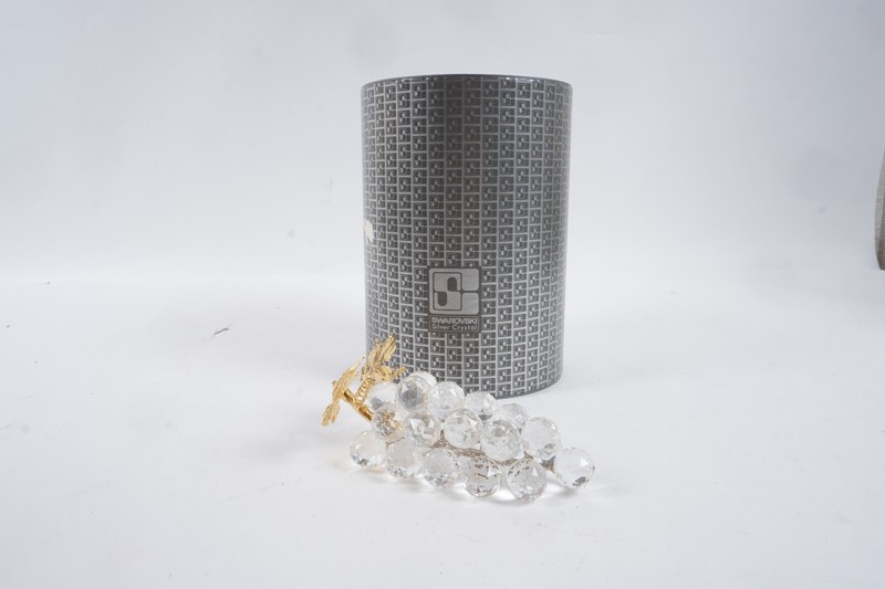 Swarovski Crystal Grape Cluster w/Gold Rhodium Leaves 7509NR 150070 Collectible