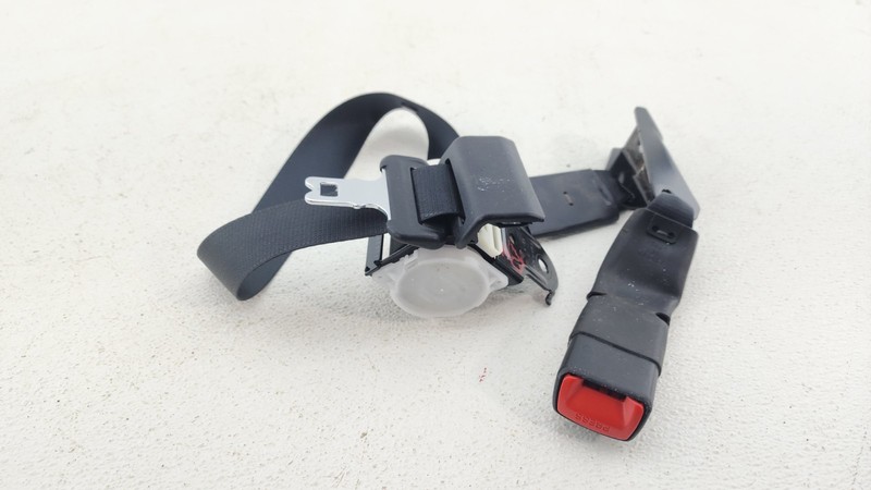 2015-2017 TOYOTA CAMRY REAR MIDDLE SEAT BELT RETRACTOR W/ BUCKLE OEM
