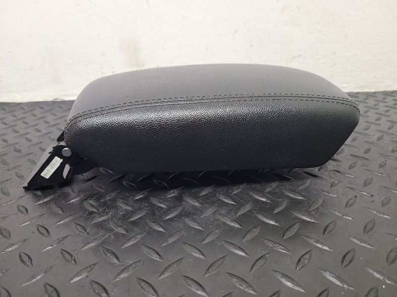 17-22 Kia Niro Floor Console Armrest Assembly Black OEM 84610-G5000-CN1