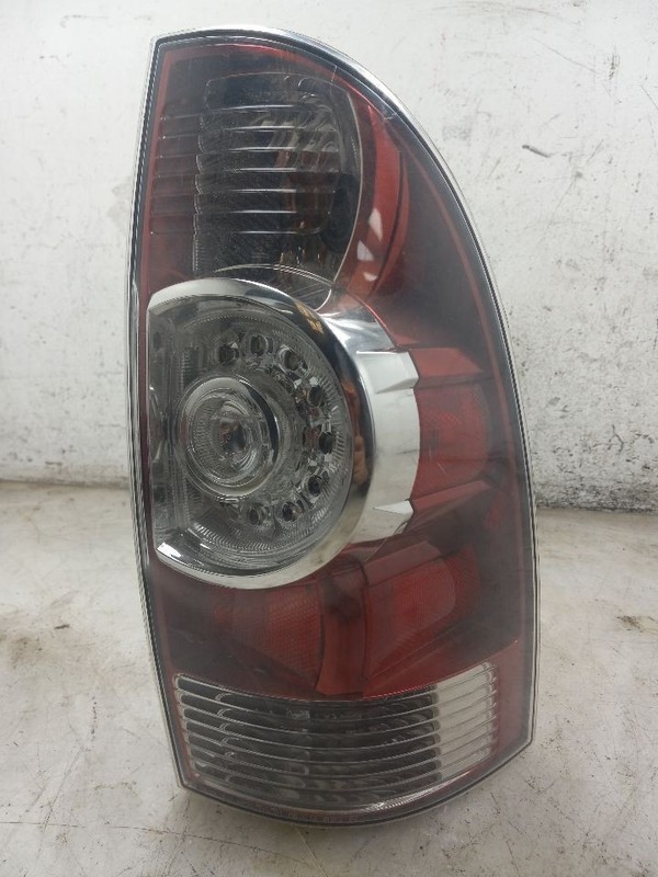 08-15 TOYOTA TACOMA PASSENGER RIGHT TAIL LIGHT LED