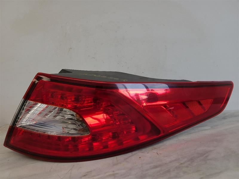 Passenger Tail Light Fits 2013 OPTIMAKIA 575061