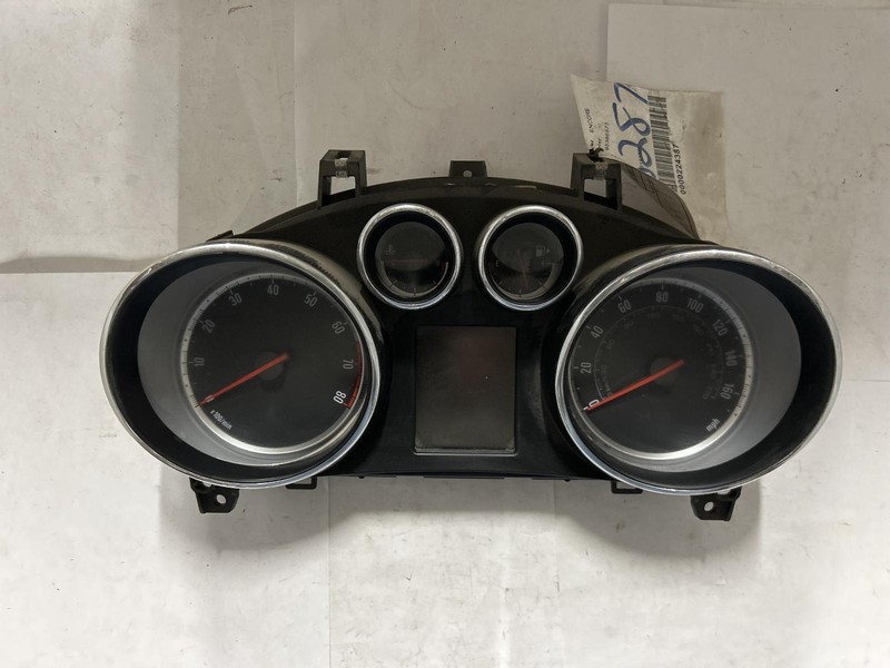 2015 BUICK ENCORE Speedometer cluster MPH 95386873 21k miles OEM 15