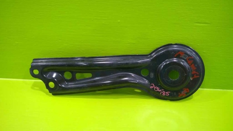 18 19 20 TOYOTA CAMRY XSE RIGHT REAR SUBFRAME REINFORCEMENT BRACKET 2436-185