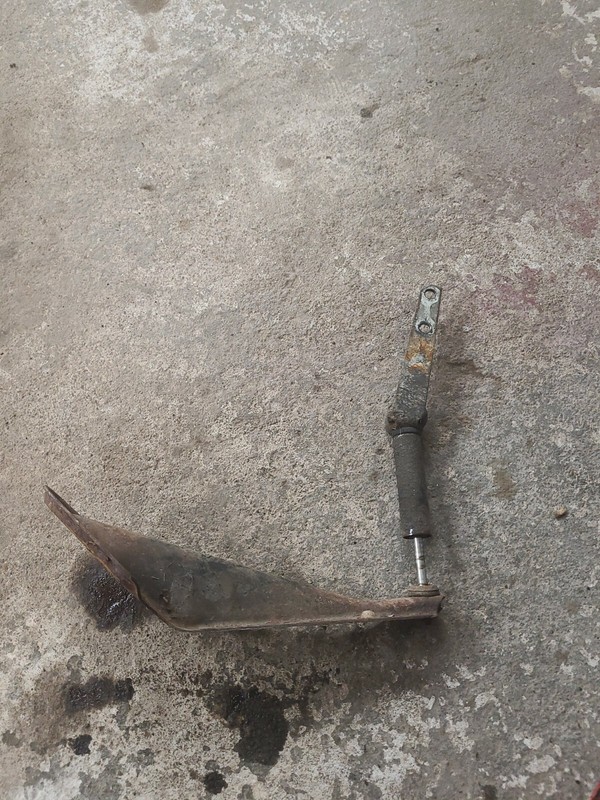 1969 Mercedes Benz W108 250S Original Engine Vibration Damper Support Bracket