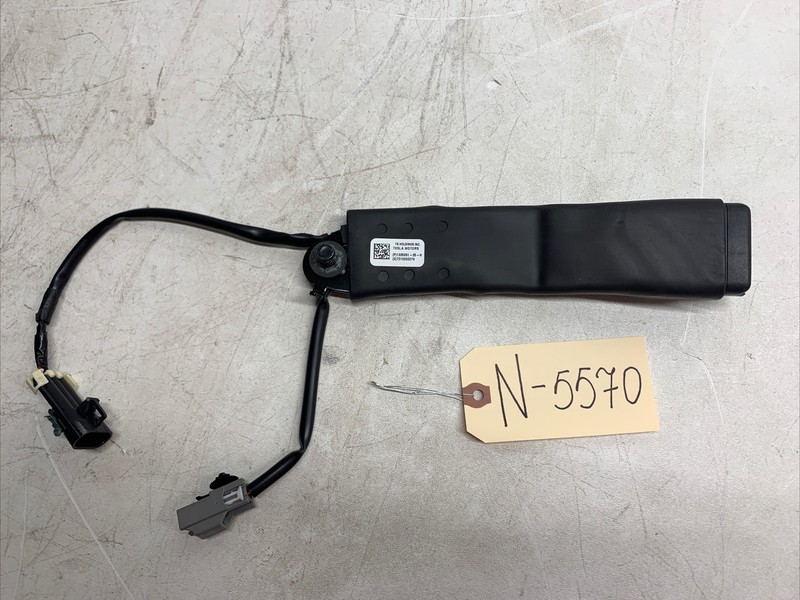 12-16 TESLA MODEL S FRONT RIGHT PASSENGERS SIDE SEAT BELT BUCKLE OEM 5570 B37
