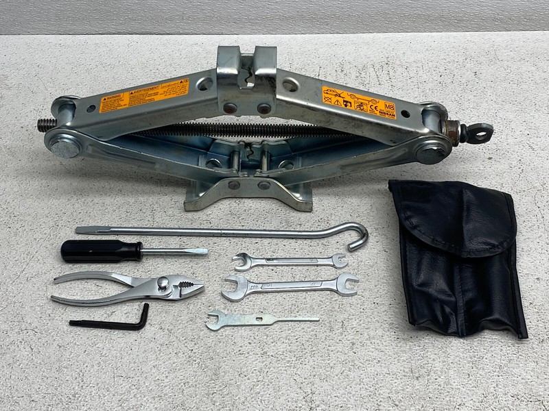 2009-2013 INFINITI FX35 EMERGENCY SPARE TIRE JACK & TOOL KIT OEM LOT656