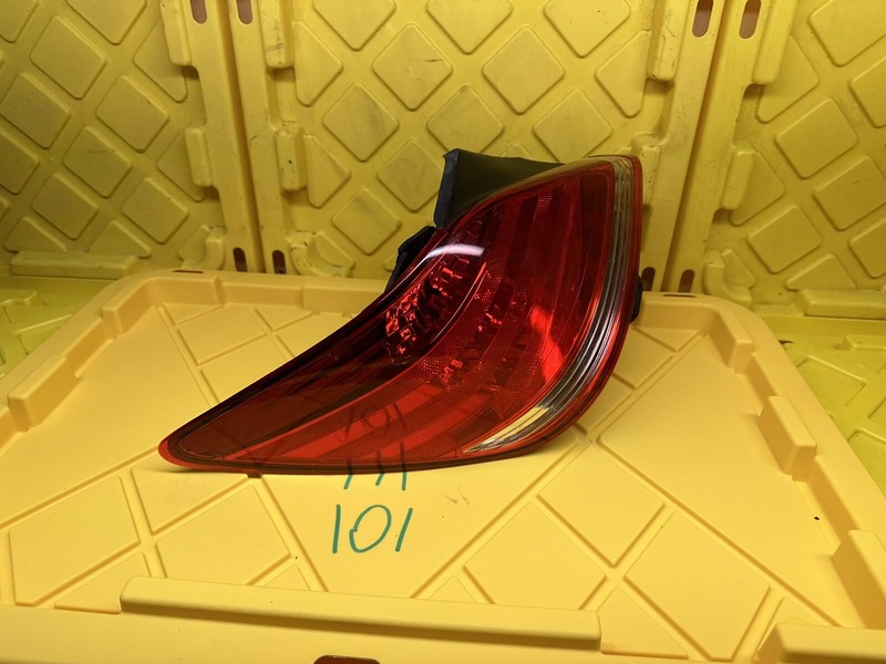 2005 -2007 TOYOTA AVALON TAIL LIGHT REAR LAMP LEFT DRIVER SIDE OEM