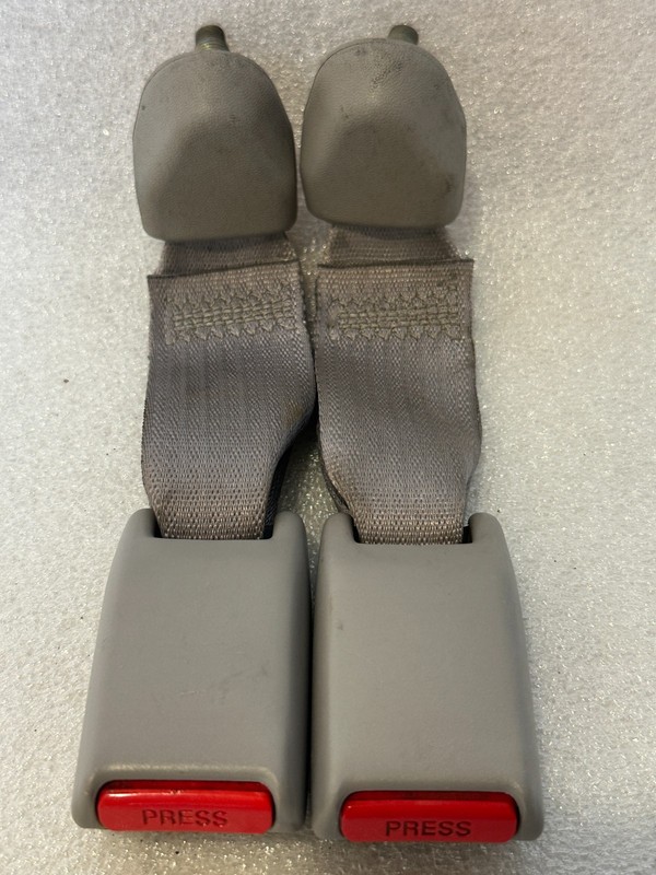 2001-2004TOYOTA TACOMA REAR SEAT BELT BUCKLES PAIR #008
