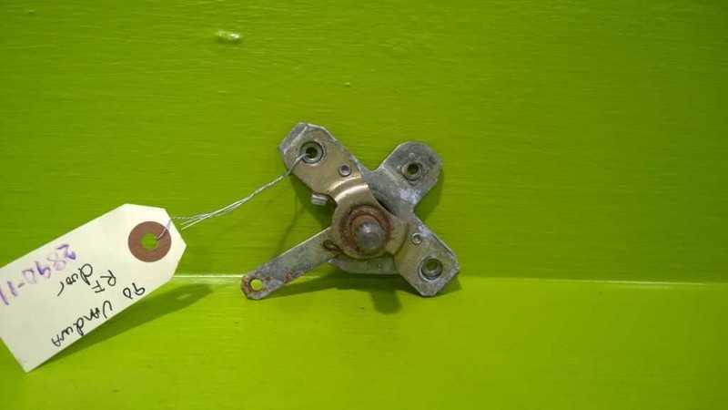 86-93 VANDURA G2500 PASSENGER RIGHT FRONT DOOR HANDLE MECHANISM 2890-11
