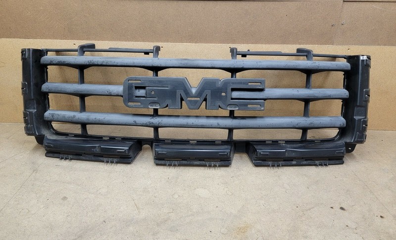 2007 - 2013 GMC Sierra 1500 Truck Front Bumper Grille OEM