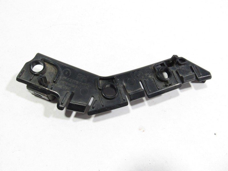 15-19 Land Rover Discovery Sport 2018 L550 Front Right Bumper Mount Bracket ;