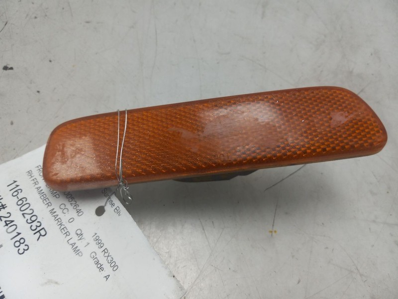 99-03 LEXUS RX300 FRONT PASSENGER RIGHT AMBER MARKER LAMP